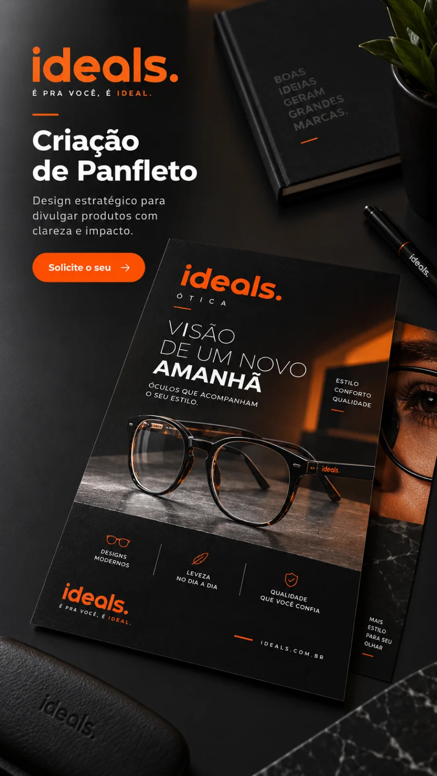 Peça da Ideals sobre criação de panfleto, com o panfleto impresso em mãos.